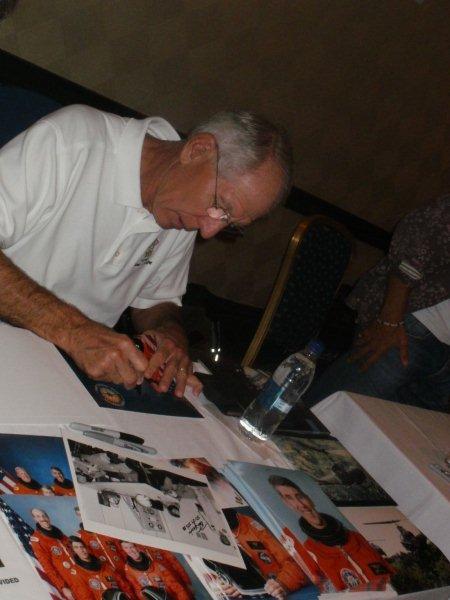 Autographica 2012 32